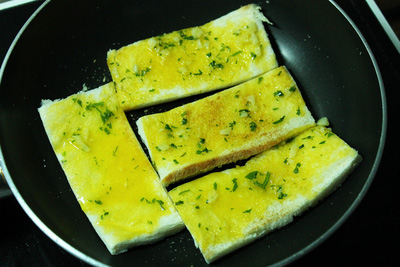 Breakfast like a restaurant with delicious garlic butter bread 11