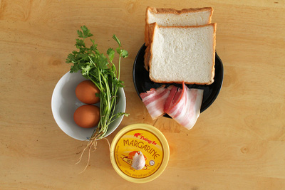 Breakfast like a restaurant with delicious garlic butter bread 2