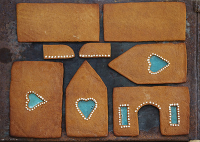 Make a beautiful gingerbread house for Christmas 6