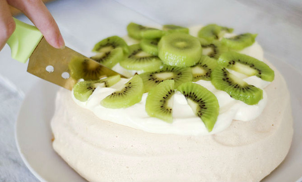 Pavlova - a famous cake from Australia 21