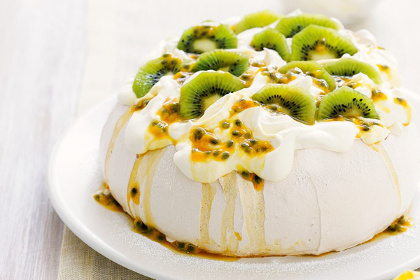 Pavlova - a famous cake from Australia 1