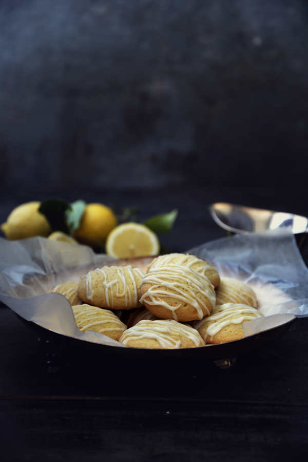 Crispy pineapple delight with lemon biscuits 1