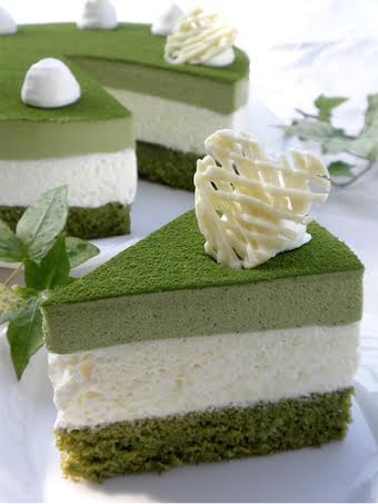 Sweet and fragrant sweet green tea mousse 1